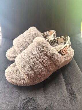 UGG Fluff Yeah Slide Gray Fur Shearling Women's Slippers Cozycore Clean Girl 7